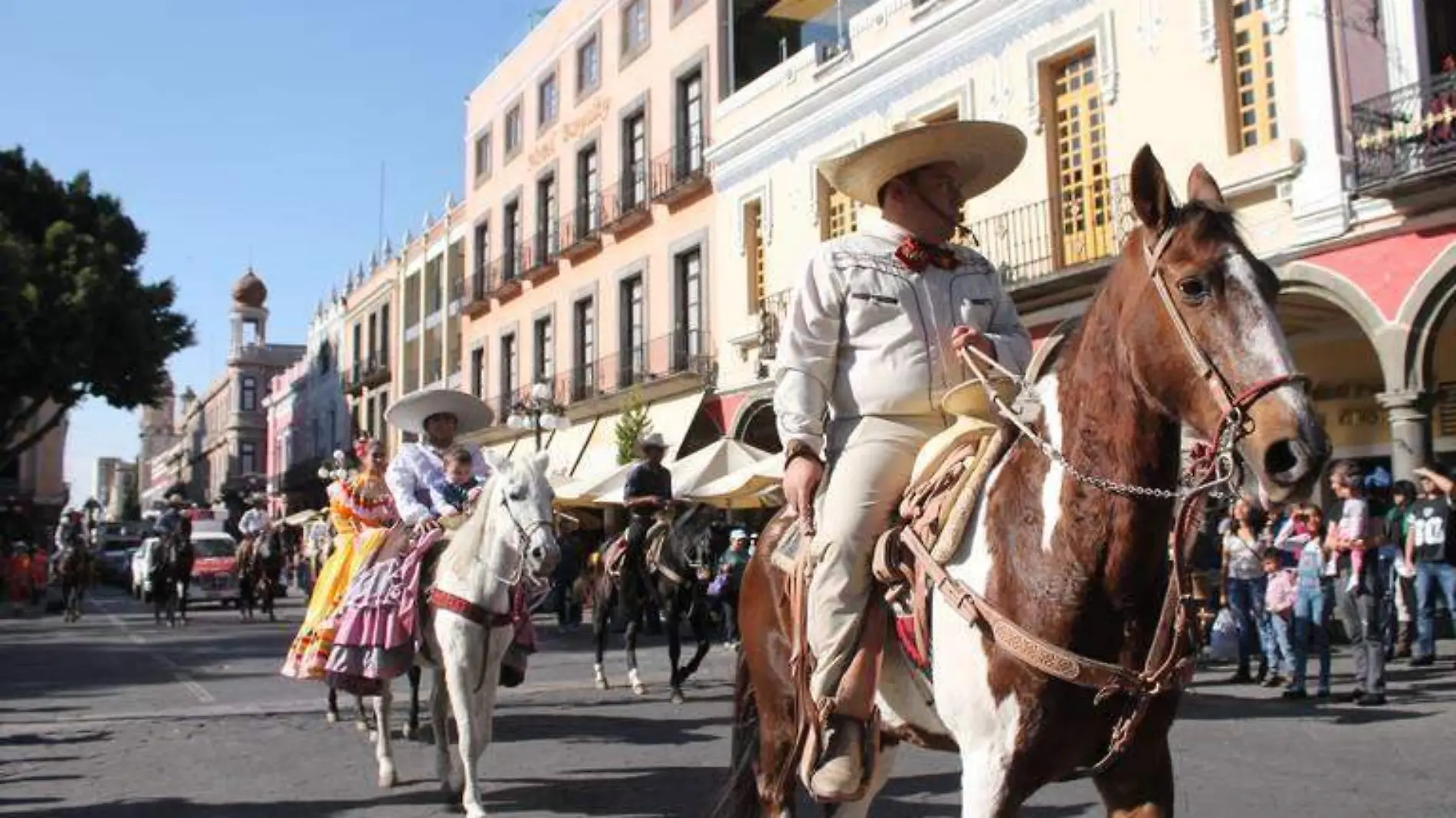 Participarán 8 mil alumnos en desfile del 20 de noviembre